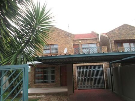 3 Bedroom Simplex in Randpark Ridge