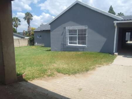 7 Bedroom House in Bloubosrand