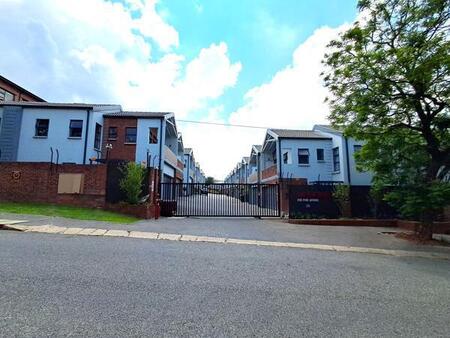 3 Bedroom Townhouse in Ferndale