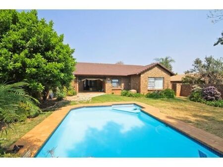 2 Bedroom Cluster in Randpark Ridge