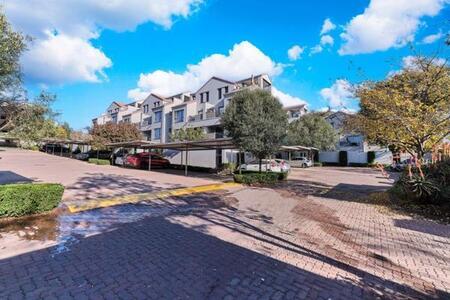 2 Bedroom Apartment in Bryanston