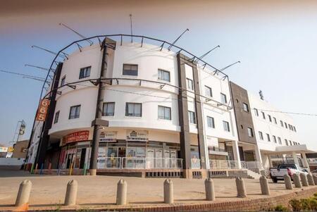 1 Bedroom Apartment in Wynberg