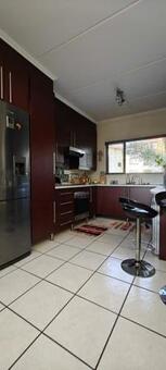 3 Bedroom Apartment in Sunninghill