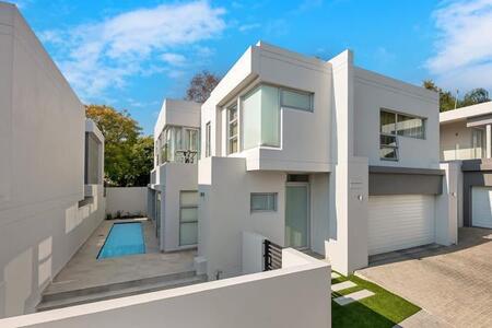 3 Bedroom Cluster in Bryanston