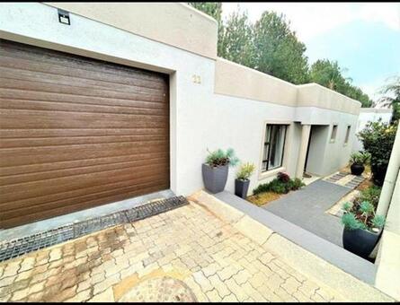 3 Bedroom Townhouse in Morningside