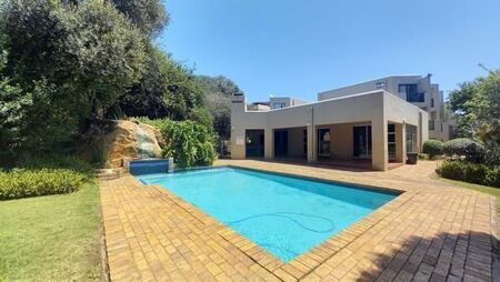 2 Bedroom Flat in Bryanston