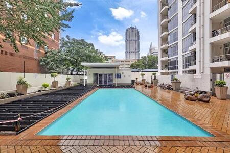 1 Bedroom Apartment in Sandton Central