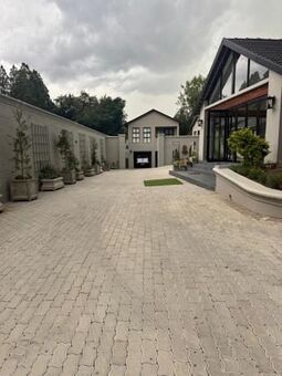 1 Bedroom Apartment in Bryanston