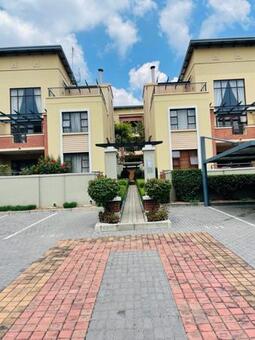 2 Bedroom Apartment in Douglasdale