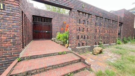 5.5 Bedroom House in Morningside Manor