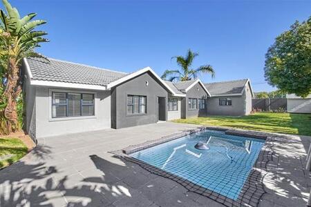 4 Bedroom House in Hurlingham Manor