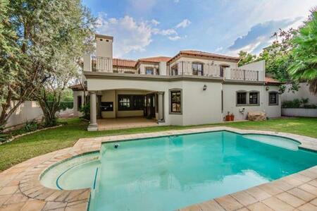 4 Bedroom House in Dainfern