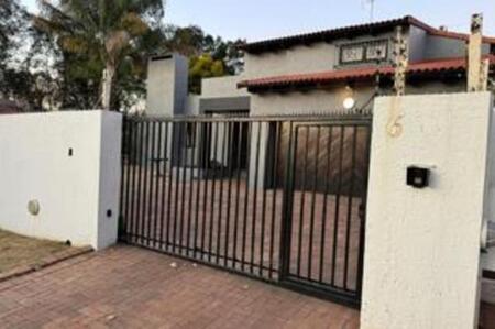 6 Bedroom House in Woodmead