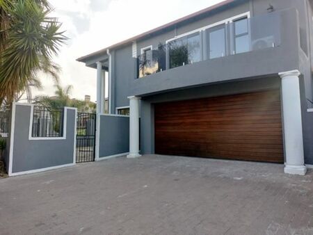 5 Bedroom House in Sandown