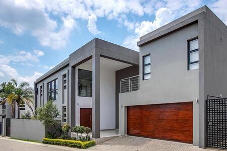 3 Bedroom Cluster in Bryanston