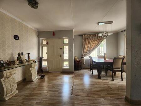 4 Bedroom Cluster in Douglasdale