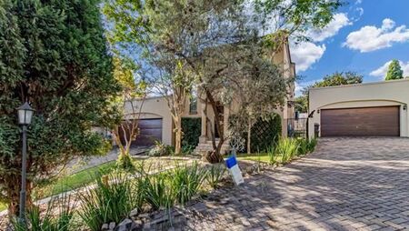 4 Bedroom House in Douglasdale