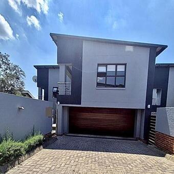 4 Bedroom House in Bryanston