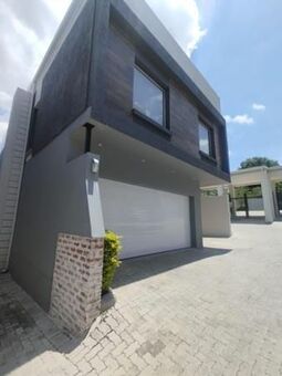 4 Bedroom Townhouse in Bryanston