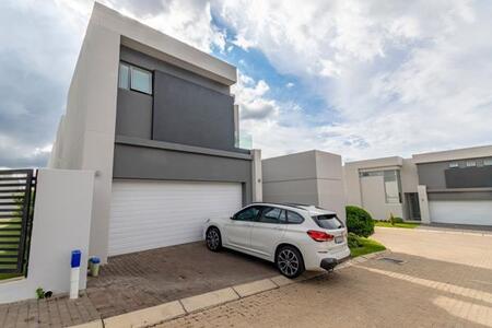 3 Bedroom Cluster in Bryanston