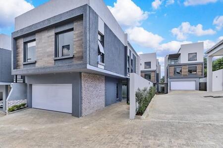 4 Bedroom Townhouse in Bryanston