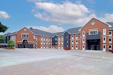 2 Bedroom Apartment in Illovo