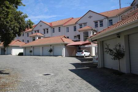 2 Bedroom Apartment in Illovo