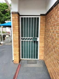 Bachelor apartment in Queenswood