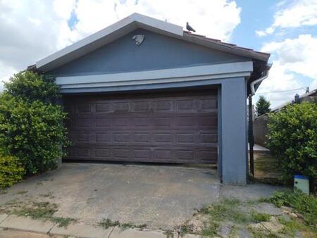 2 Bedroom House in Mahube Valley