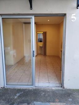 Bachelor apartment in Bramley