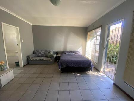 Bachelor apartment in Blairgowrie