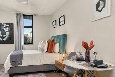 Studio apartment in Auckland Park