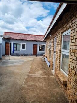 1 Bedroom House in Lehae