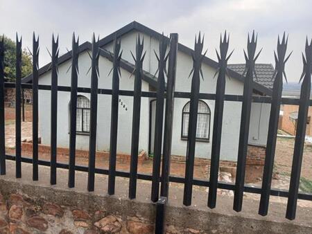 3 Bedroom House in Zakariyya Park