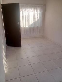 Studio apartment in Protea North