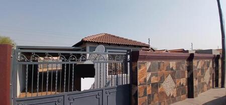 4 Bedroom House in Protea Glen
