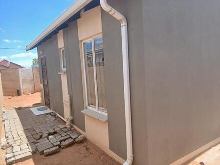 2 Bedroom House in Protea Glen