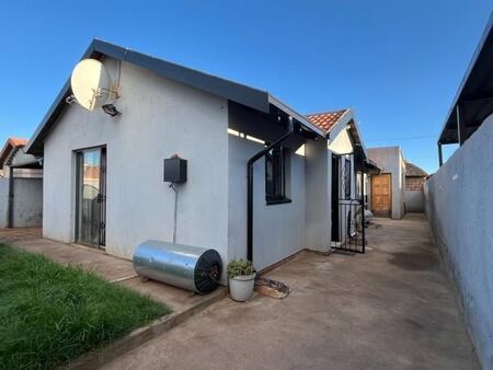 3 Bedroom House in Protea Glen