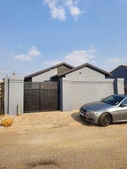 3 Bedroom House in Emdeni