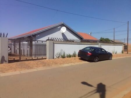 2 Bedroom House in Protea Glen
