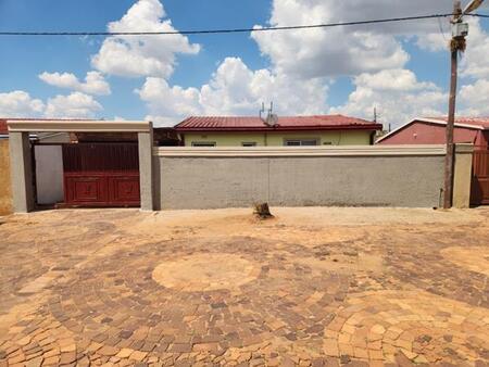 2 Bedroom House in Protea Glen