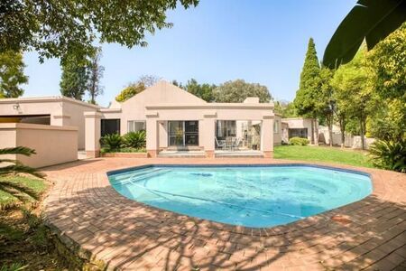 4 Bedroom House in Douglasdale