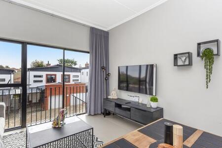 1 Bedroom Apartment in Bryanston