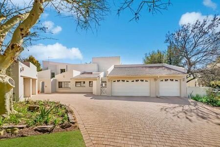 6 Bedroom House in Fourways Gardens