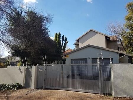 3 Bedroom House in Menlo Park