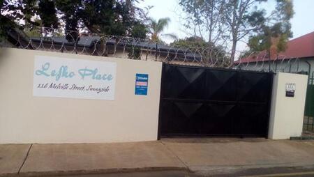 Bachelor apartment in Sunnyside