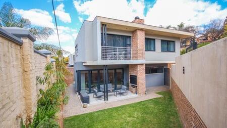 3 Bedroom Cluster in Waterkloof Park