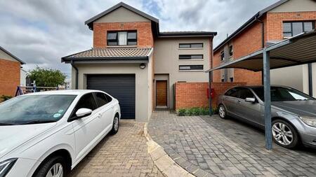 3 Bedroom Apartment in Derdepoort