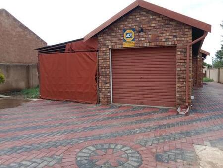 3 Bedroom House in Karenpark