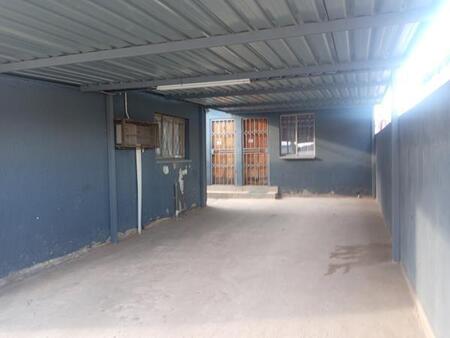 Bachelor apartment in Mabopane